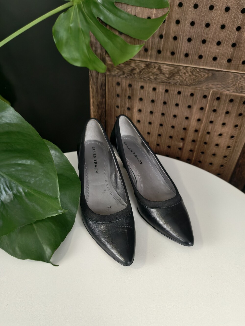 Vintage Ellen Tracy Black Pointed Toe Leather Pumps
